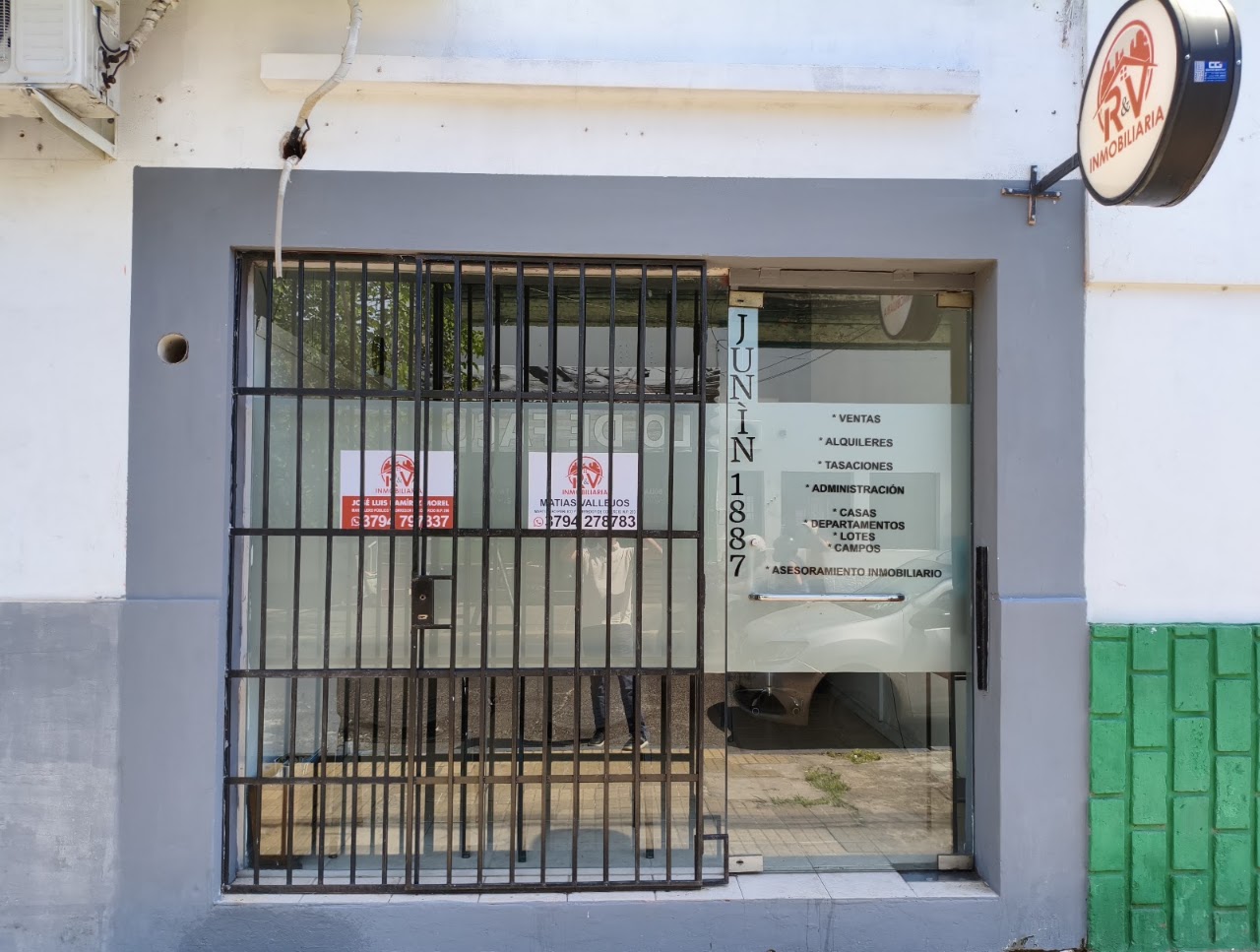 Frente de la oficina de R&V Inmobiliaria, Junín 1887